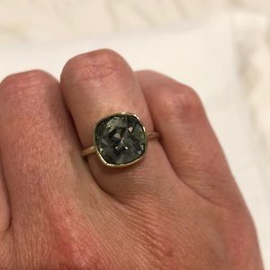 Cute size 6.5 ring with green stone, costume but has great sparkle